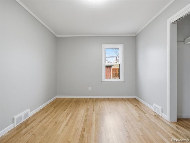 22401 Alger Street, Saint Clair Shores, MI 48080