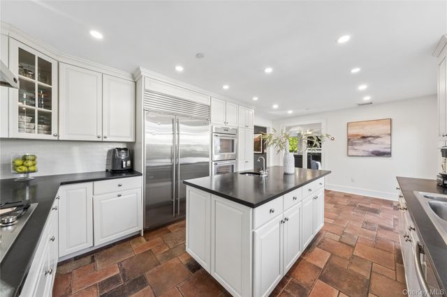 3 Vanderburgh Avenue, Larchmont, NY 10538