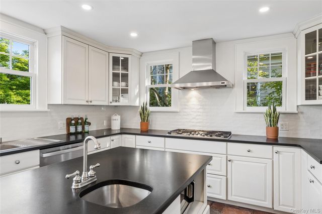 3 Vanderburgh Avenue, Larchmont, NY 10538
