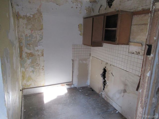 9440 Savery Street, Detroit, MI 48206