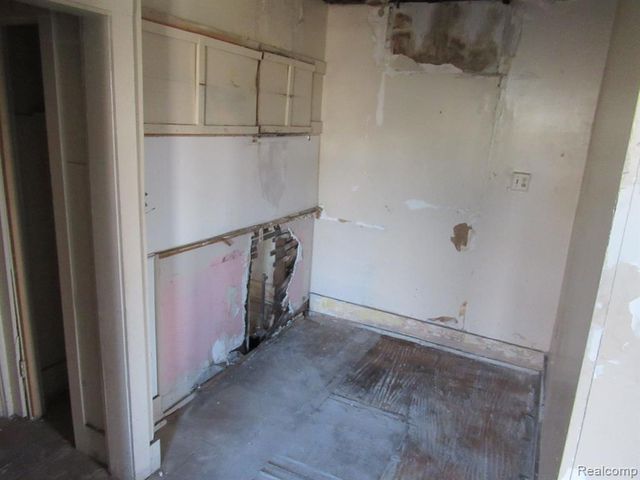 9440 Savery Street, Detroit, MI 48206