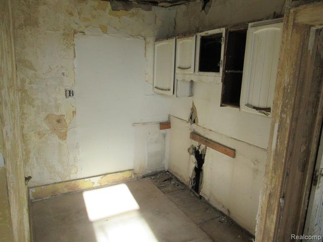 9440 Savery Street, Detroit, MI 48206