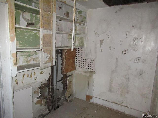 9440 Savery Street, Detroit, MI 48206