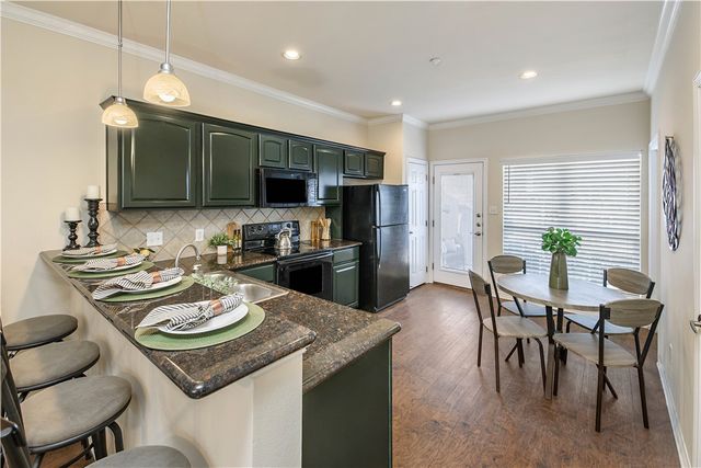 305 Holleman Drive E 102, College Station, TX 77840