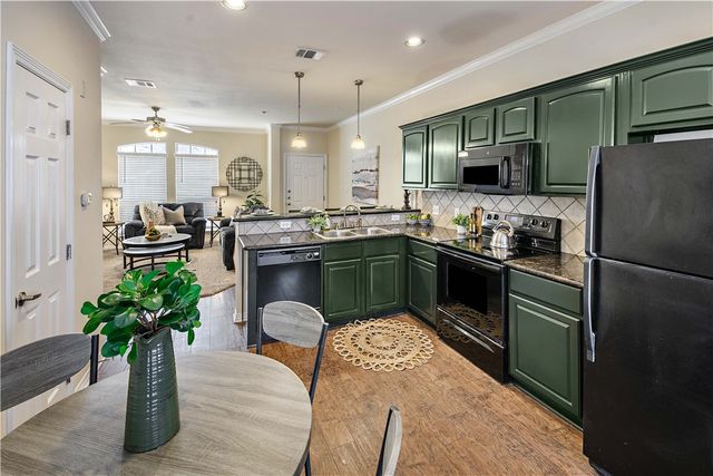 305 Holleman Drive E 102, College Station, TX 77840