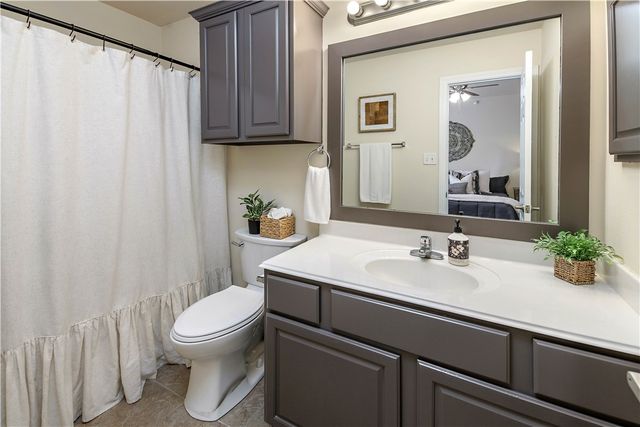 305 Holleman Drive E 102, College Station, TX 77840
