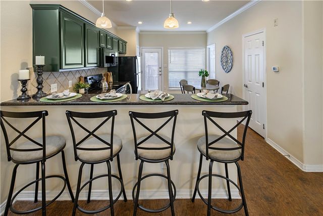 305 Holleman Drive E 102, College Station, TX 77840