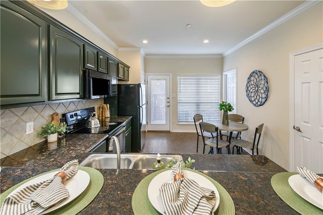 305 Holleman Drive E 102, College Station, TX 77840