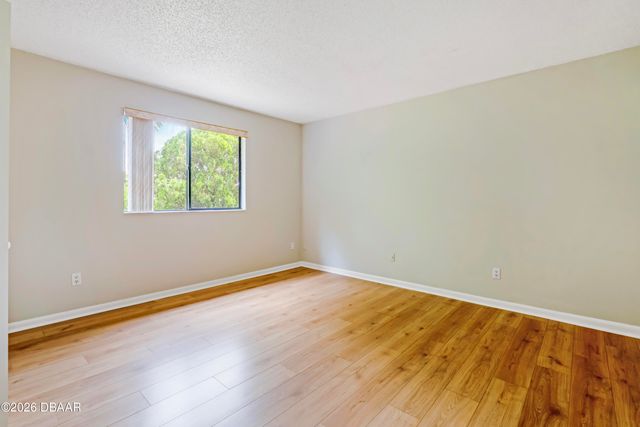 184 W Sandalwood Court, Daytona Beach, FL 32119