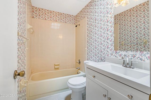 184 W Sandalwood Court, Daytona Beach, FL 32119