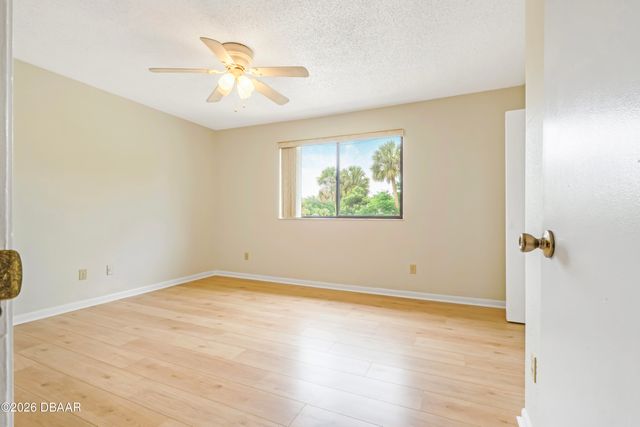 184 W Sandalwood Court, Daytona Beach, FL 32119