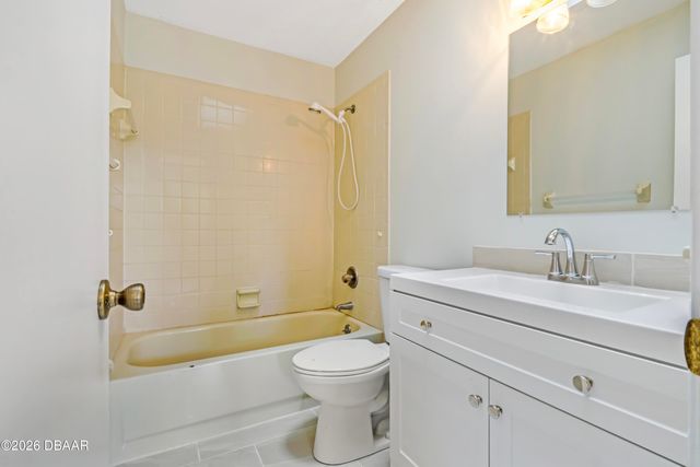 184 W Sandalwood Court, Daytona Beach, FL 32119