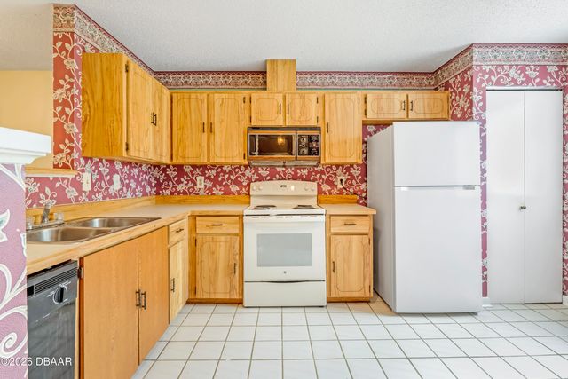 184 W Sandalwood Court, Daytona Beach, FL 32119
