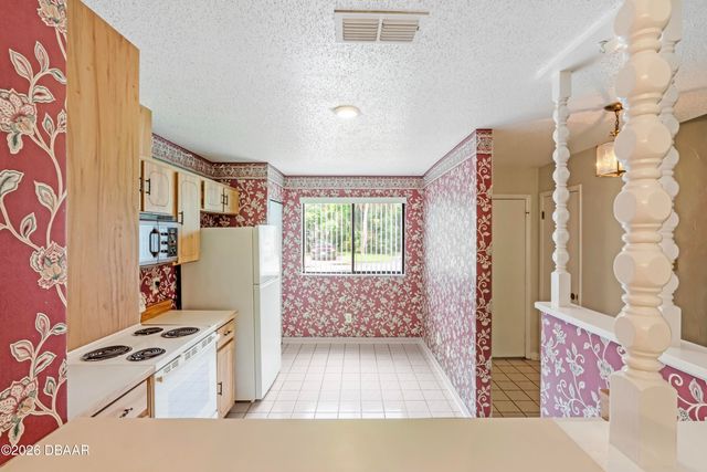 184 W Sandalwood Court, Daytona Beach, FL 32119