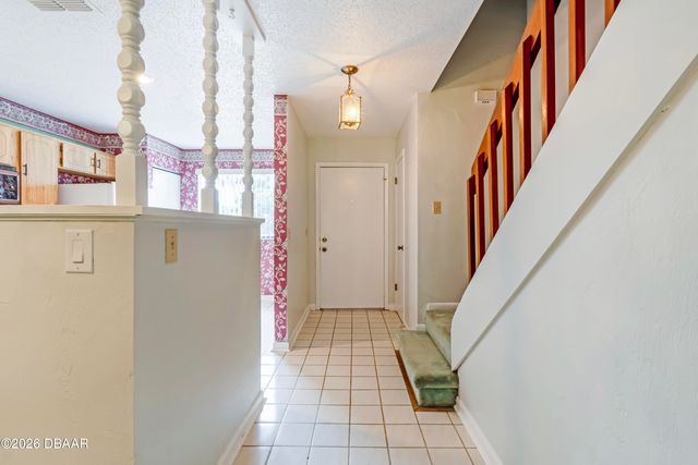 184 W Sandalwood Court, Daytona Beach, FL 32119