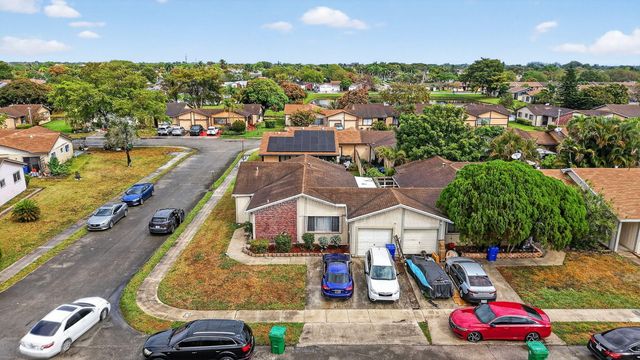 9721 W Daffodil Lane, Miramar, FL 33025