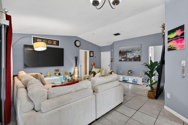 9721 W Daffodil Lane, Miramar, FL 33025