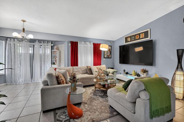 9721 W Daffodil Lane, Miramar, FL 33025