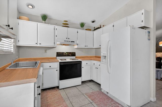 9721 W Daffodil Lane, Miramar, FL 33025