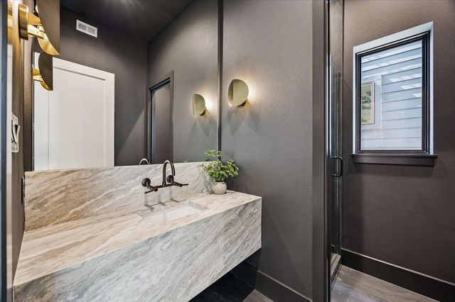 335 Harvard Street, Houston, TX 77007