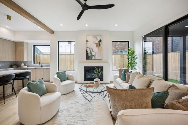 335 Harvard Street, Houston, TX 77007