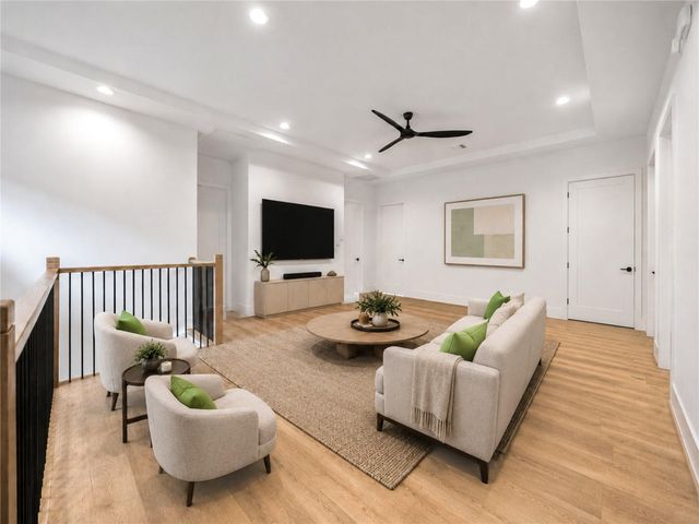 335 Harvard Street, Houston, TX 77007