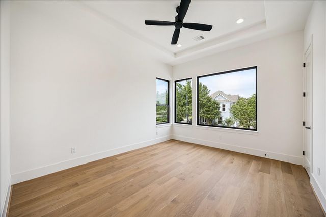 335 Harvard Street, Houston, TX 77007