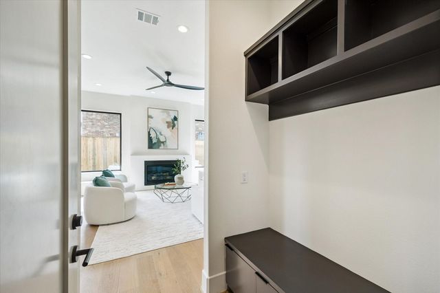 335 Harvard Street, Houston, TX 77007
