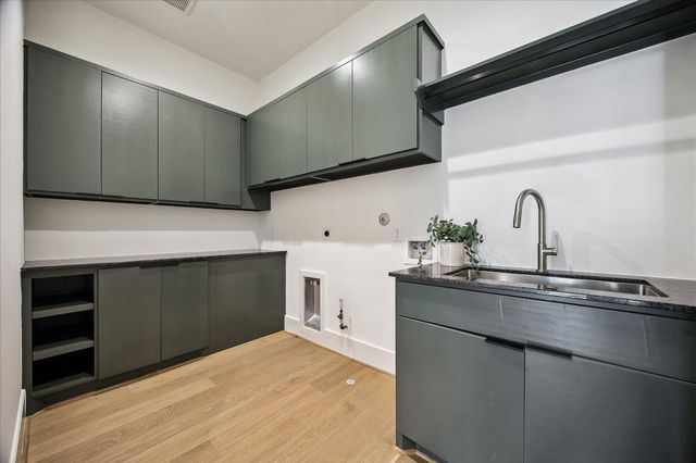 335 Harvard Street, Houston, TX 77007