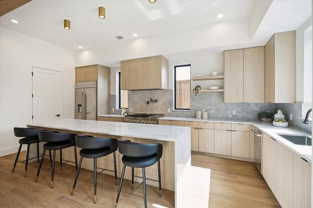 335 Harvard Street, Houston, TX 77007