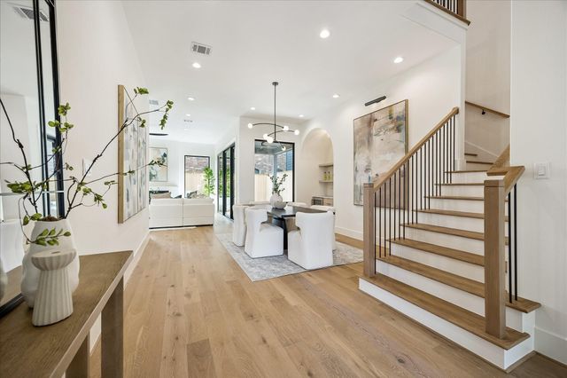 335 Harvard Street, Houston, TX 77007