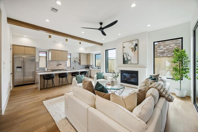 335 Harvard Street, Houston, TX 77007