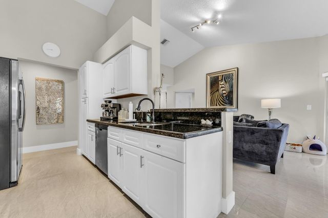 994 NW 93rd Avenue, Plantation, FL 33324