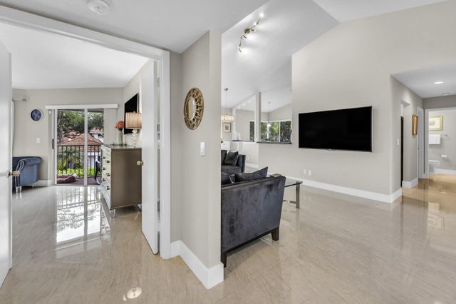 994 NW 93rd Avenue, Plantation, FL 33324