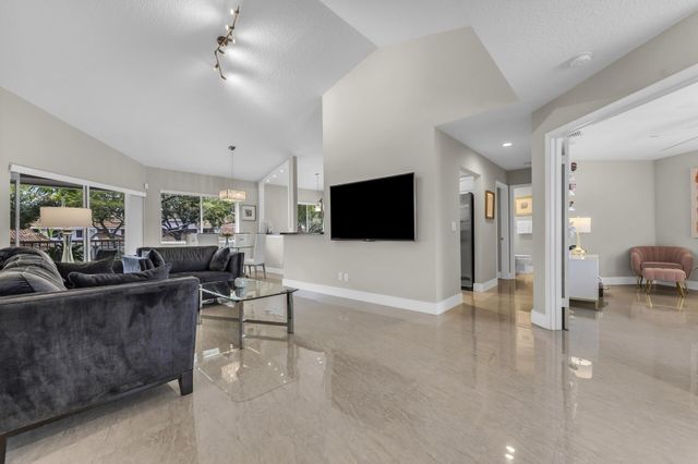 994 NW 93rd Avenue, Plantation, FL 33324