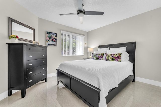 994 NW 93rd Avenue, Plantation, FL 33324