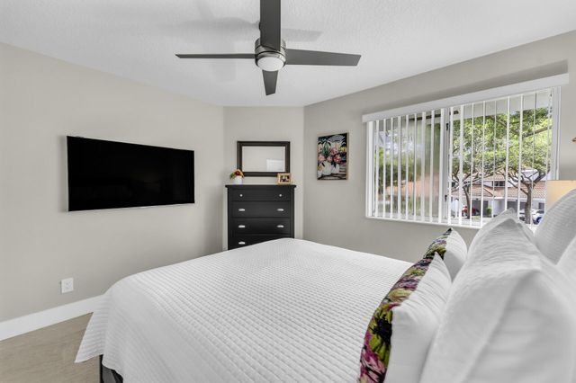 994 NW 93rd Avenue, Plantation, FL 33324