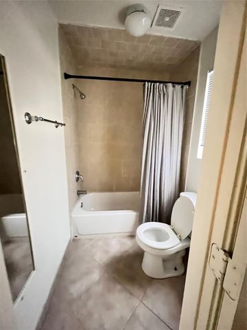 911 Byrne Street 2, Houston, TX 77009