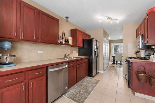 205 Parkview Drive, Wauconda, IL 60084