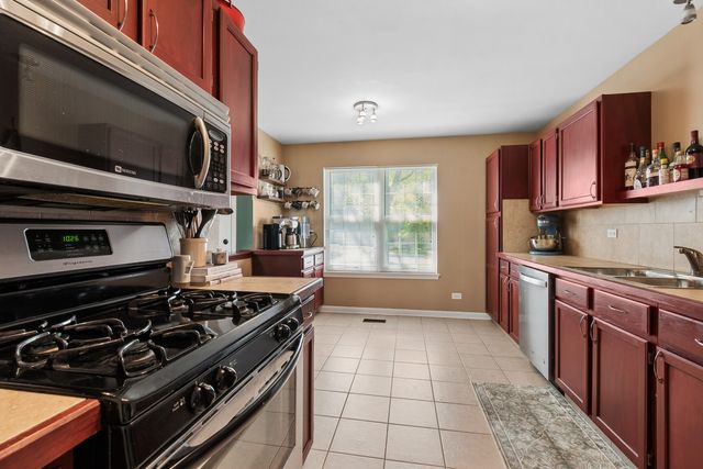 205 Parkview Drive, Wauconda, IL 60084