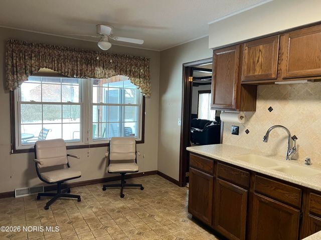 2079 Cherrylawn Drive, Toledo, OH 43614