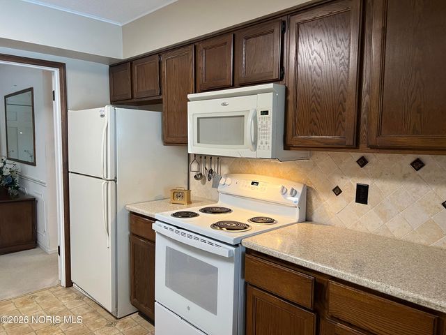 2079 Cherrylawn Drive, Toledo, OH 43614