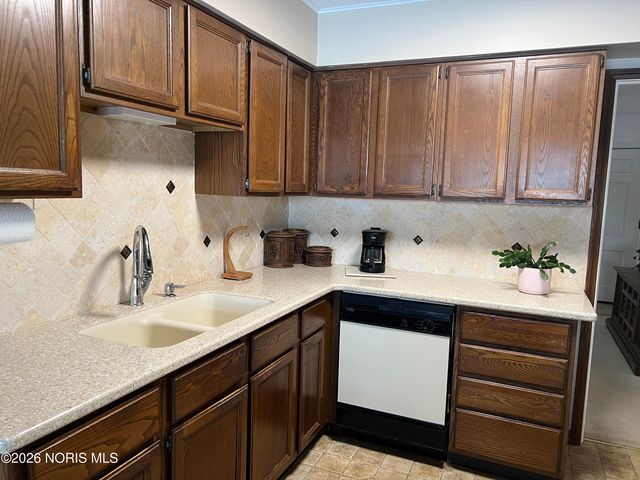 2079 Cherrylawn Drive, Toledo, OH 43614