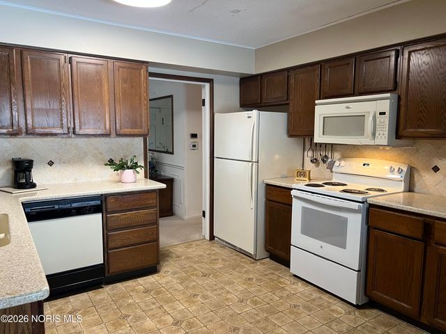 2079 Cherrylawn Drive, Toledo, OH 43614