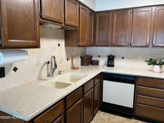 2079 Cherrylawn Drive, Toledo, OH 43614