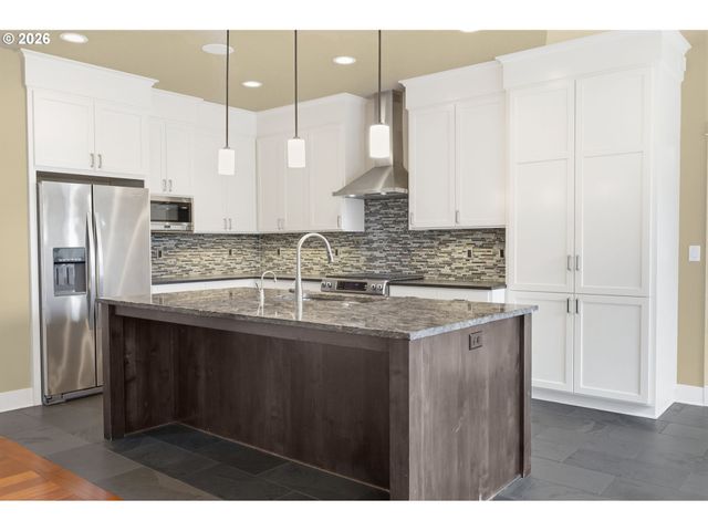 1930 STERLING PARK Pl, Eugene, OR 97408