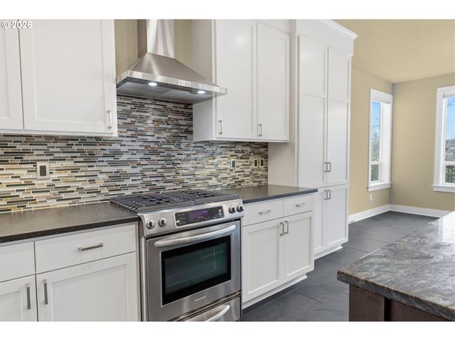 1930 STERLING PARK Pl, Eugene, OR 97408