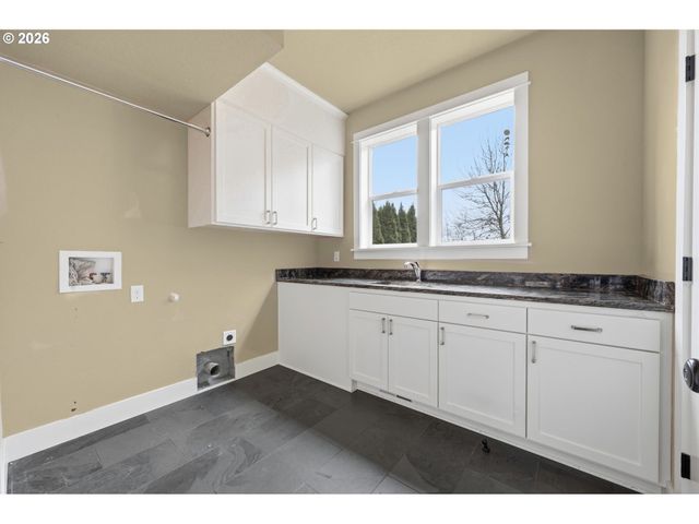 1930 STERLING PARK Pl, Eugene, OR 97408