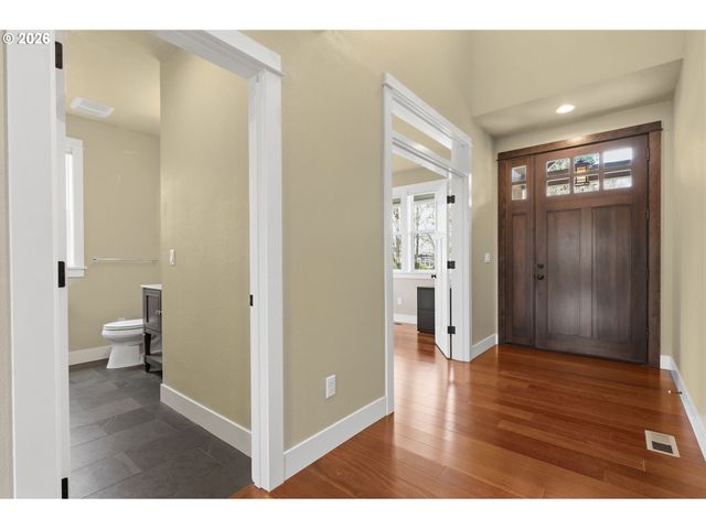 1930 STERLING PARK Pl, Eugene, OR 97408