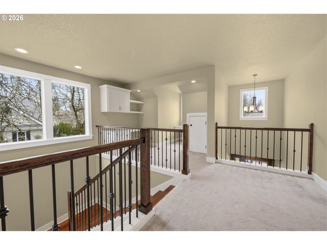 1930 STERLING PARK Pl, Eugene, OR 97408